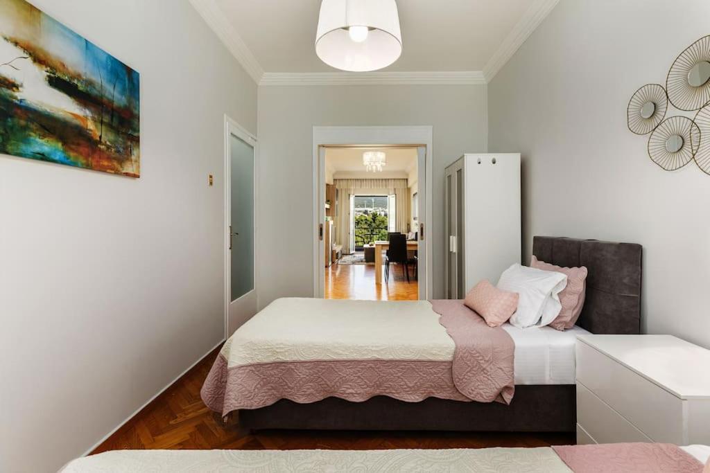 Best Location 3 Bedroom Apartment With View Салоники Экстерьер фото